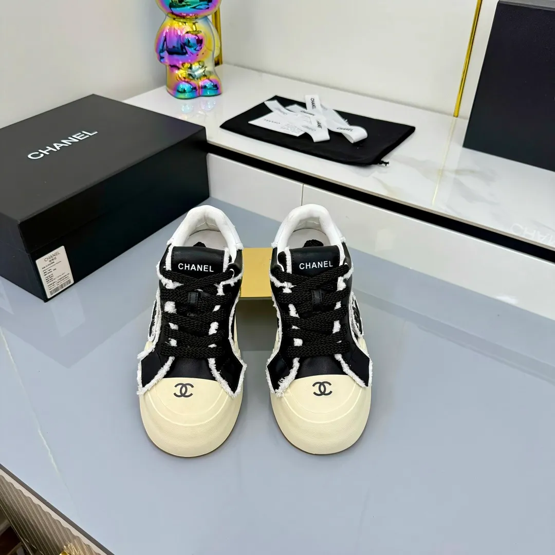 👟👟Ex-factory price 620👟👟 Chanel bread shoes ~ original calfskin panda shoes Chanel 25C latest hot style panda black and white sports shoes casual sneakers Xiaoxiang hot item classic black and white panda color coco girls must pay Fabric: original custom mixed sheepskin lining: original imported breathable mesh lining outsole: Original molded rubber + TPU combination Size: Women's 35-41 Buy now👉